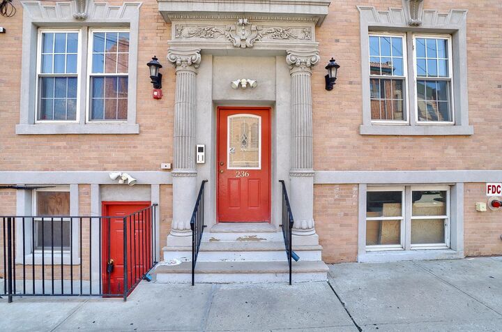 Property Photo:  236 Van Horne St 1B  NJ 07304 