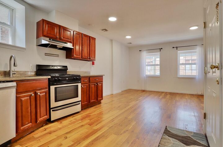 Property Photo:  236 Van Horne St 3B  NJ 07304 