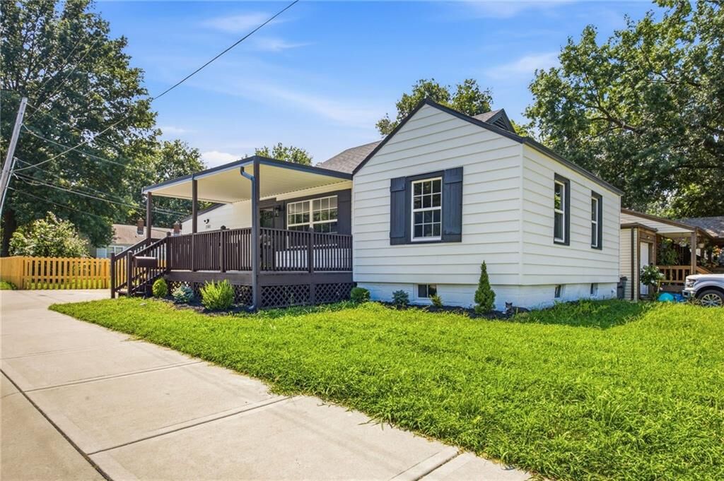 Property Photo:  3301 S Ocheltree Street  KS 66061 