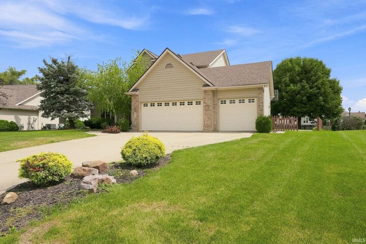 Property Photo: 811 Blackthorn Cove IN 46804