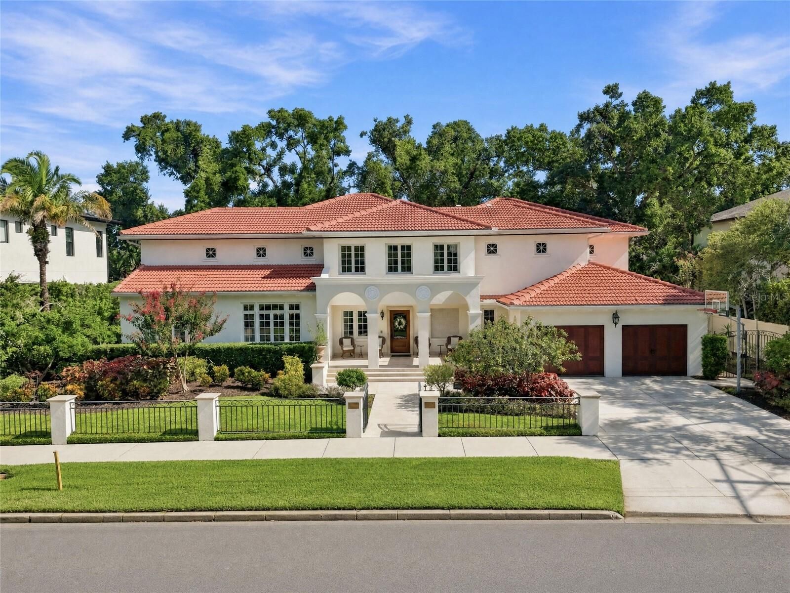 Property Photo: 4537 W Swann Avenue FL 33609