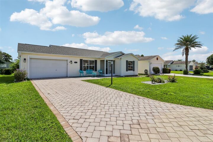 Property Photo: 2609 Privada Drive FL 32162
