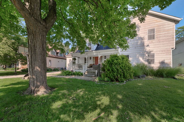 Property Photo: 707 Glenshire Road IL 60025