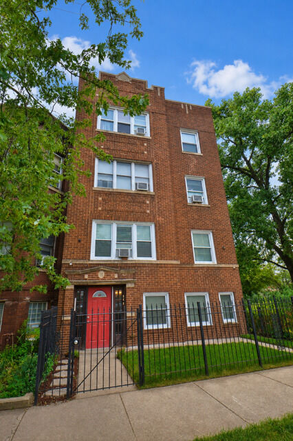 Property Photo: 834 N Christiana Avenue 1 IL 60651