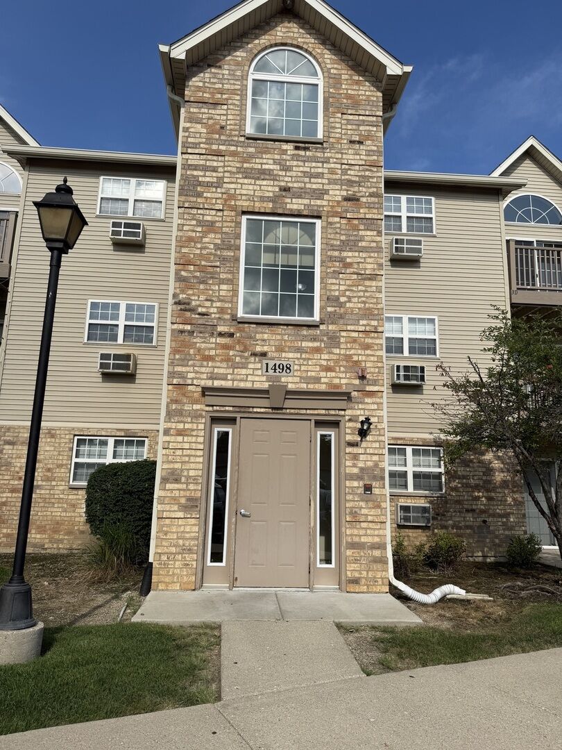 Property Photo: 1498 W Sand Bar Court 3D IL 60073