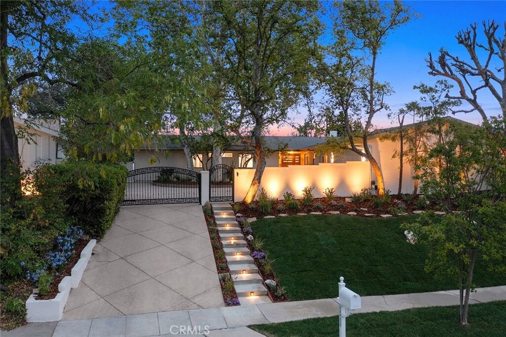 Property Photo: 23925 Crosson Drive CA 91367