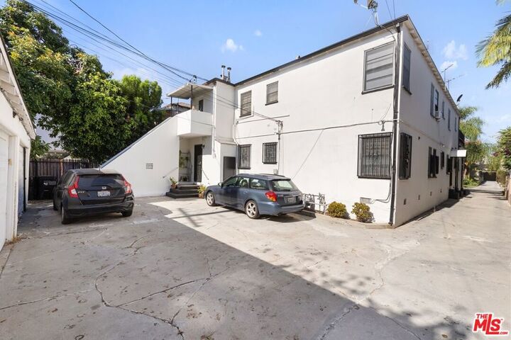 Property Photo:  422 N Sierra Bonita Avenue  CA 90036 