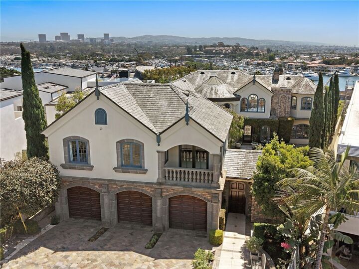 Property Photo:  108 Kings Place  CA 92663 