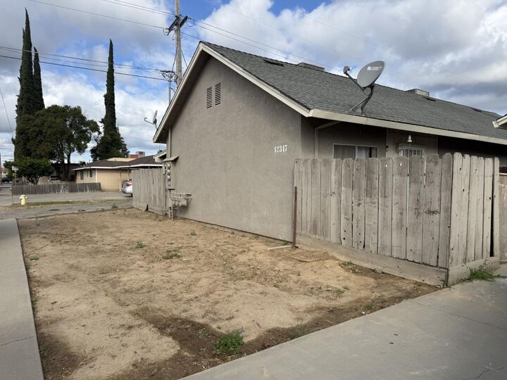 Property Photo:  
