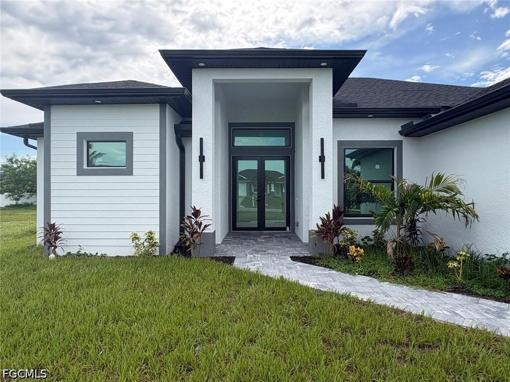 Property Photo: 1117 NE 14th Terrace FL 33909