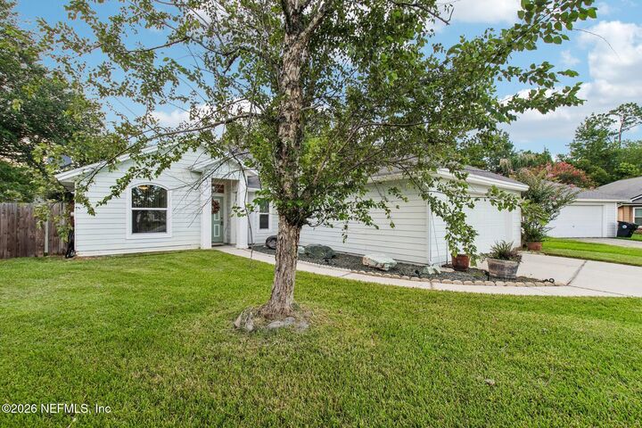 Property Photo: 1512 Irishwood Court FL 32068