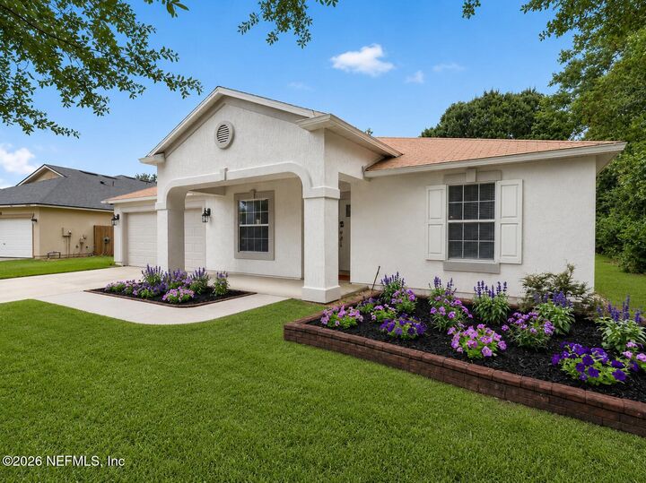 Property Photo: 10998 River Falls Drive FL 32219