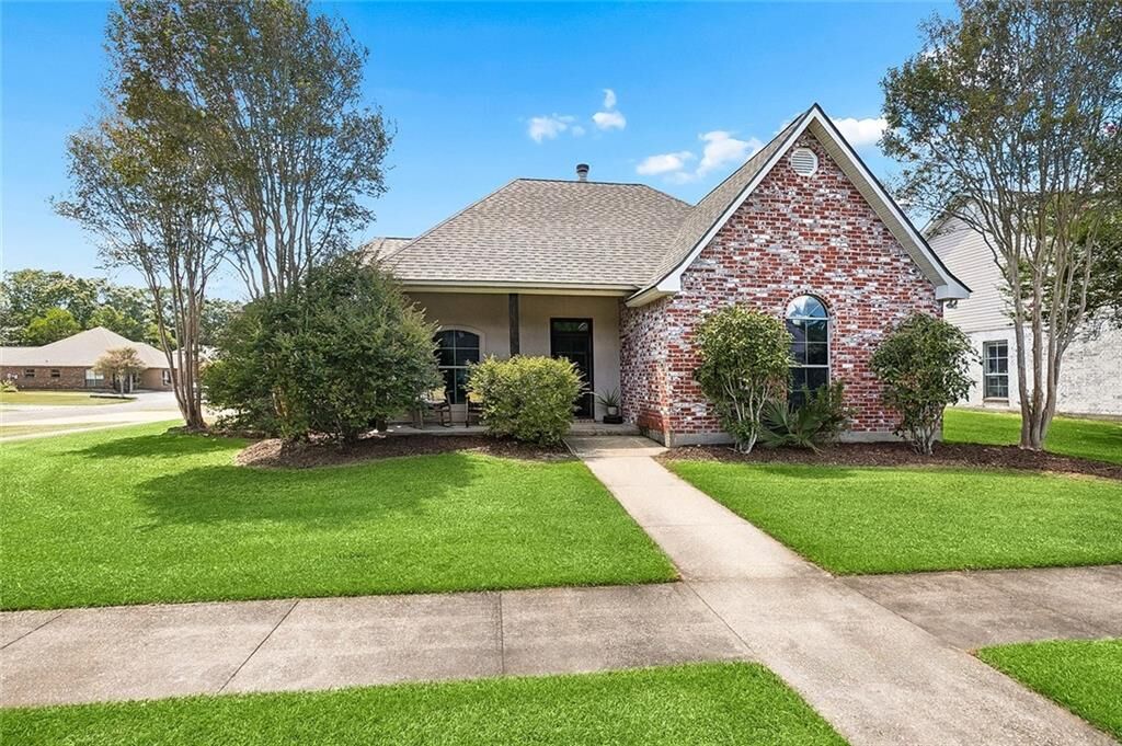Property Photo: 12517 Brittany Court LA 70785