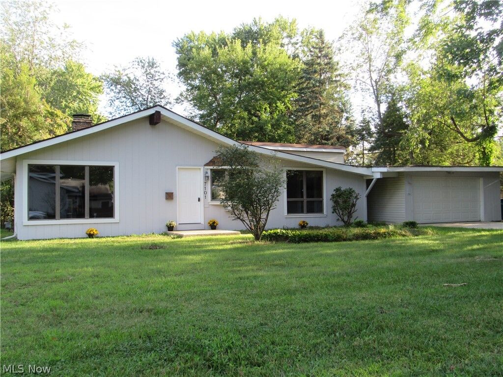 Property Photo:  7101 Ivy Court  OH 44060 