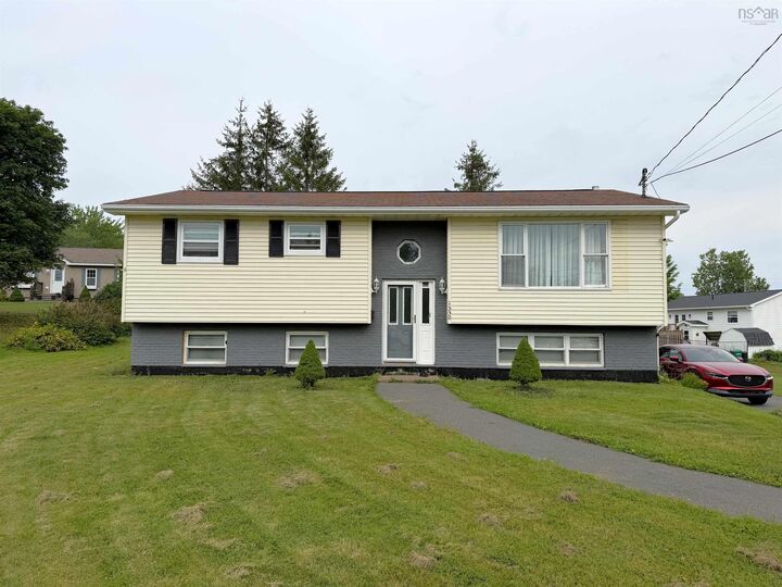 Property Photo: 1550 North Main Street NS B0K 2A0