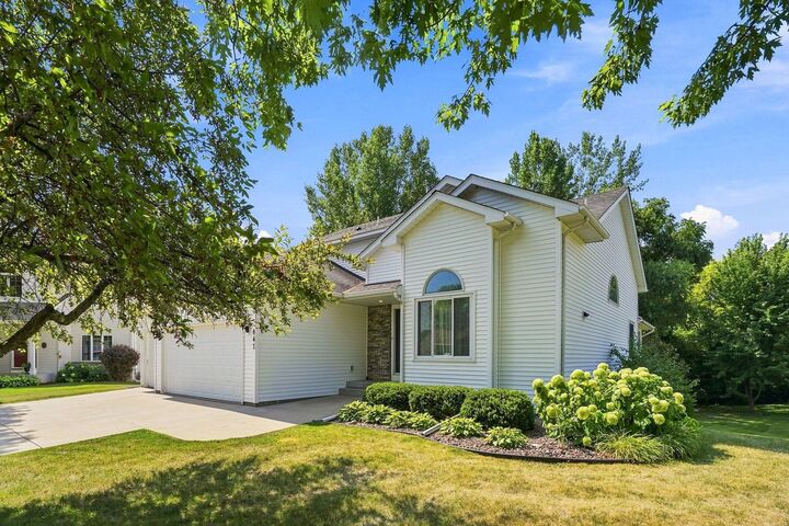 Property Photo: 847 Vista Circle MN 55328