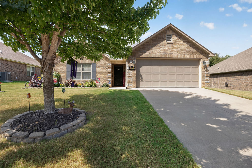 Property Photo:  2550 Iron Avenue  AR 72730 