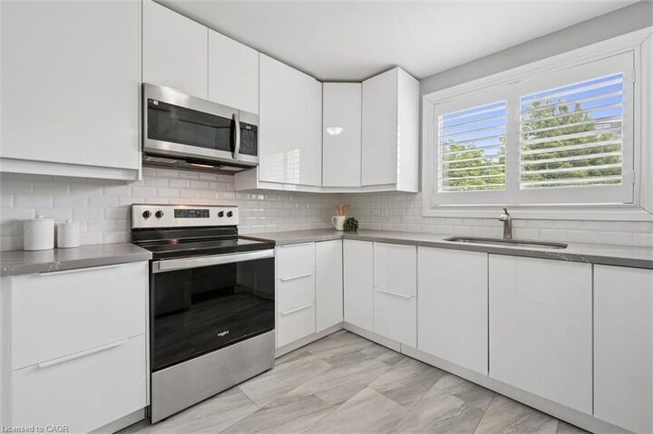Property Photo:  60 Elmsdale Drive 25  ON N2E 2G4 