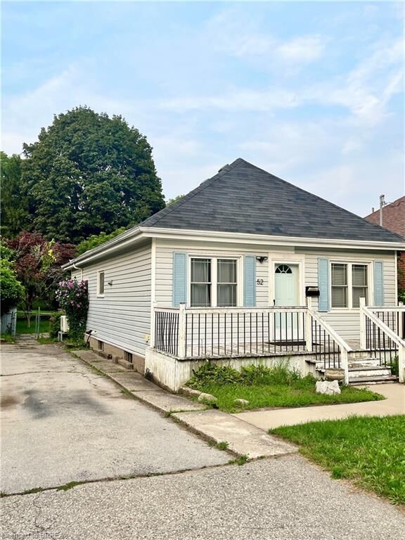 Property Photo:  52 Ridgewood Drive  ON N3R 1A4 