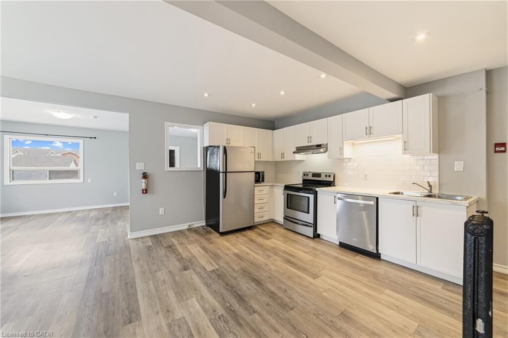 Property Photo:  468 Main Street E 5  ON L8N 1K6 