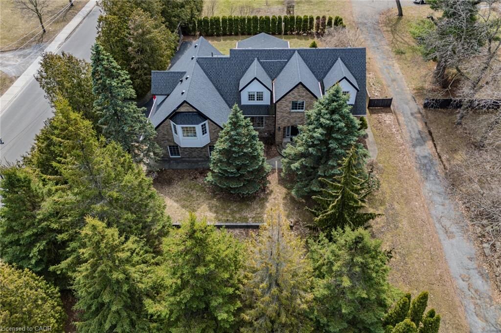 Property Photo: 208 Victoria Street ON N3Y 4K2