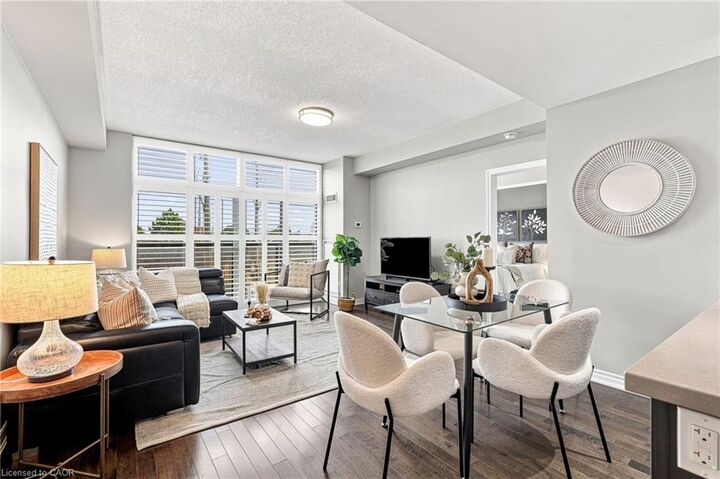 Property Photo: 427 Aberdeen Avenue 105 ON L8P 2S4