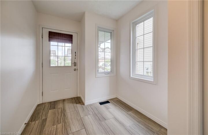Property Photo:  67 Chantilly Street  ON N2R 1V3 