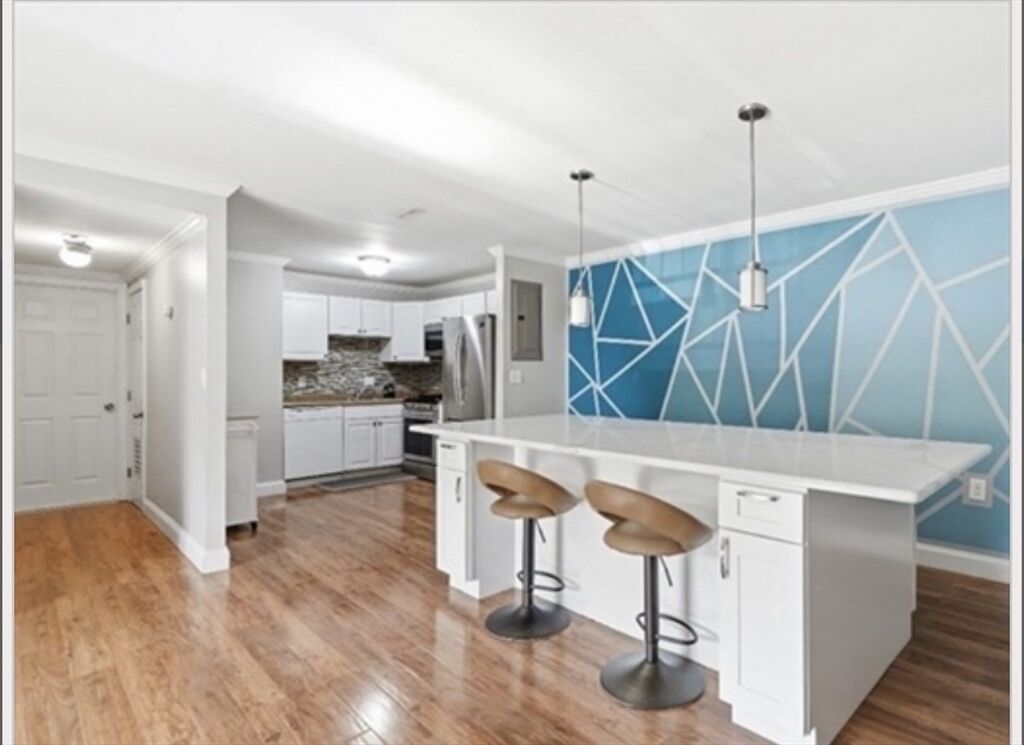 Property Photo:  685 Oak 9-5  MA 02301 