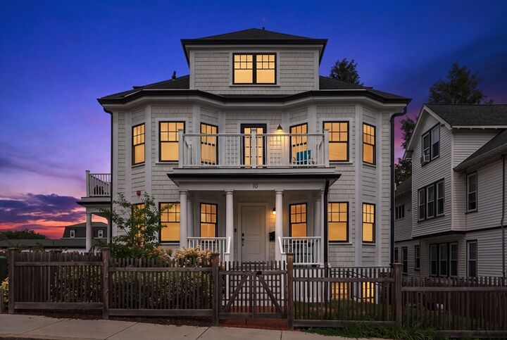 Property Photo:  8 Sycamore St 8C  MA 02143 