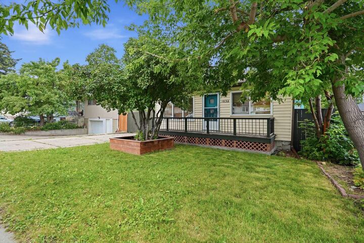 Property Photo:  1832 43 Street SE  AB T2B 1G9 