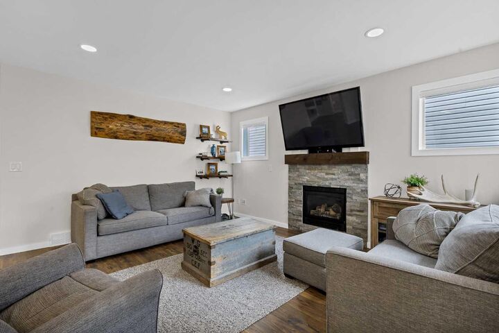 Property Photo:  322 Tuscany Drive NW  AB T3L 2W6 