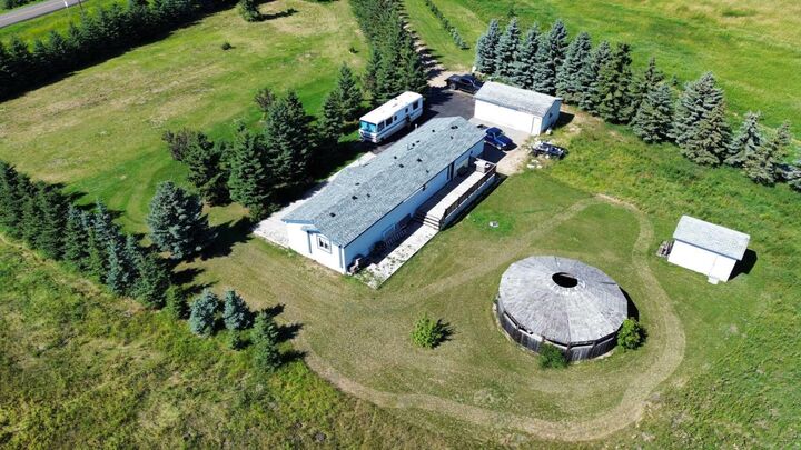 Property Photo: 41113 Range Road 263 AB T4L 0A1