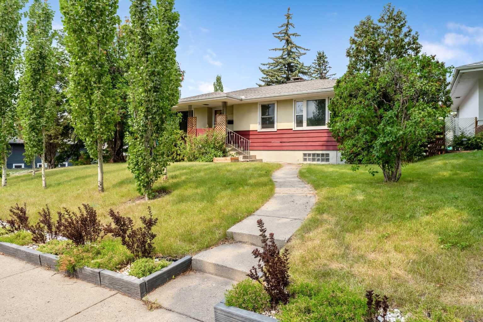 Property Photo: 2720 32 Avenue SW AB T3E 0W2