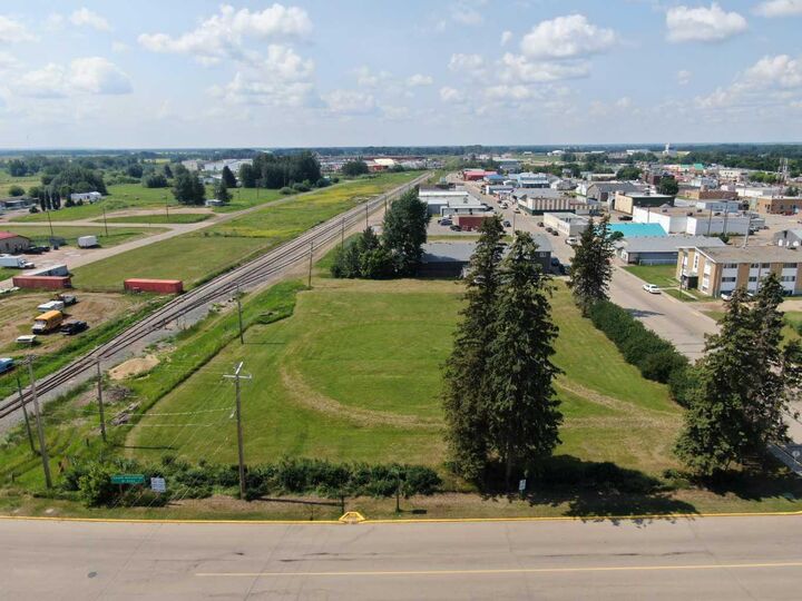 Property Photo: 51 Avenue 4817 AB T0G 1E0