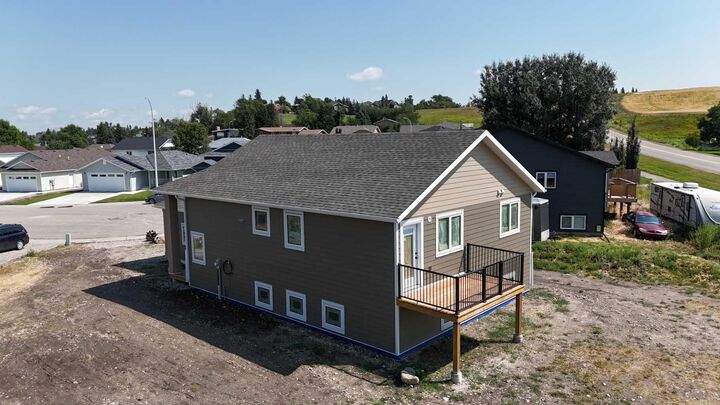 Property Photo: 881 2A Street W AB T0K 0K0