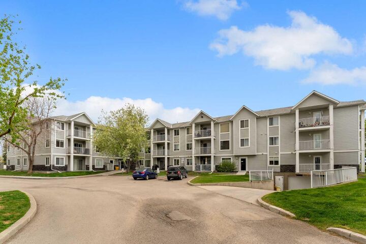 Property Photo:  1307 Valleyview Park SE 307  AB T2B 3R6 