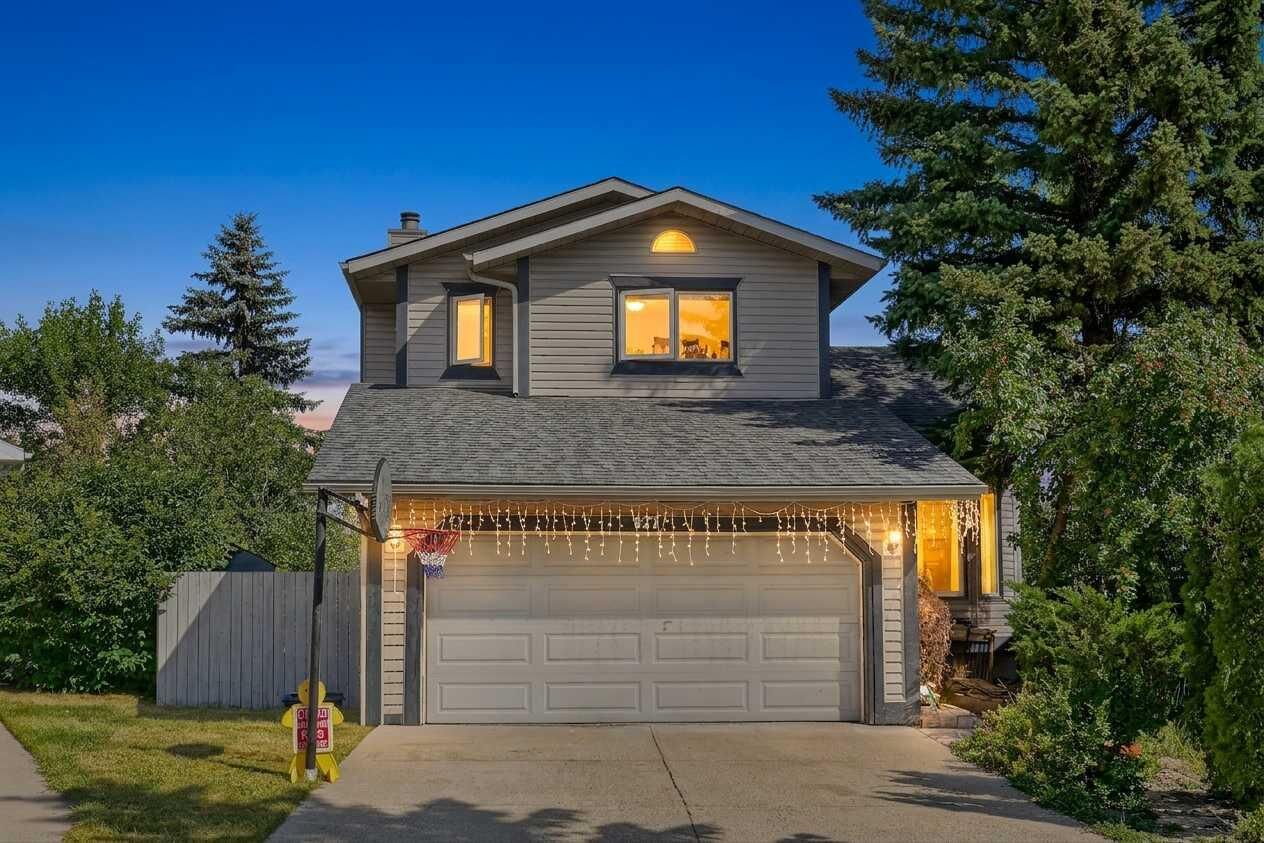 Property Photo:  627 Macewan Valley Road NW  AB T3K 3T3 