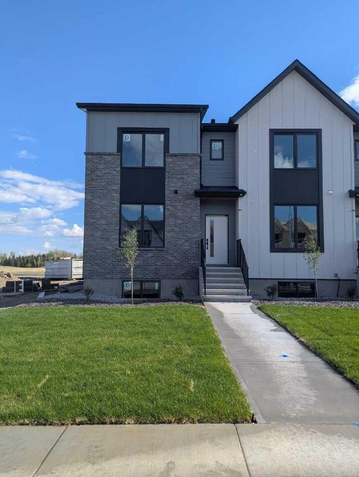 Property Photo:  2809 16 Avenue  AB T1M 0G9 
