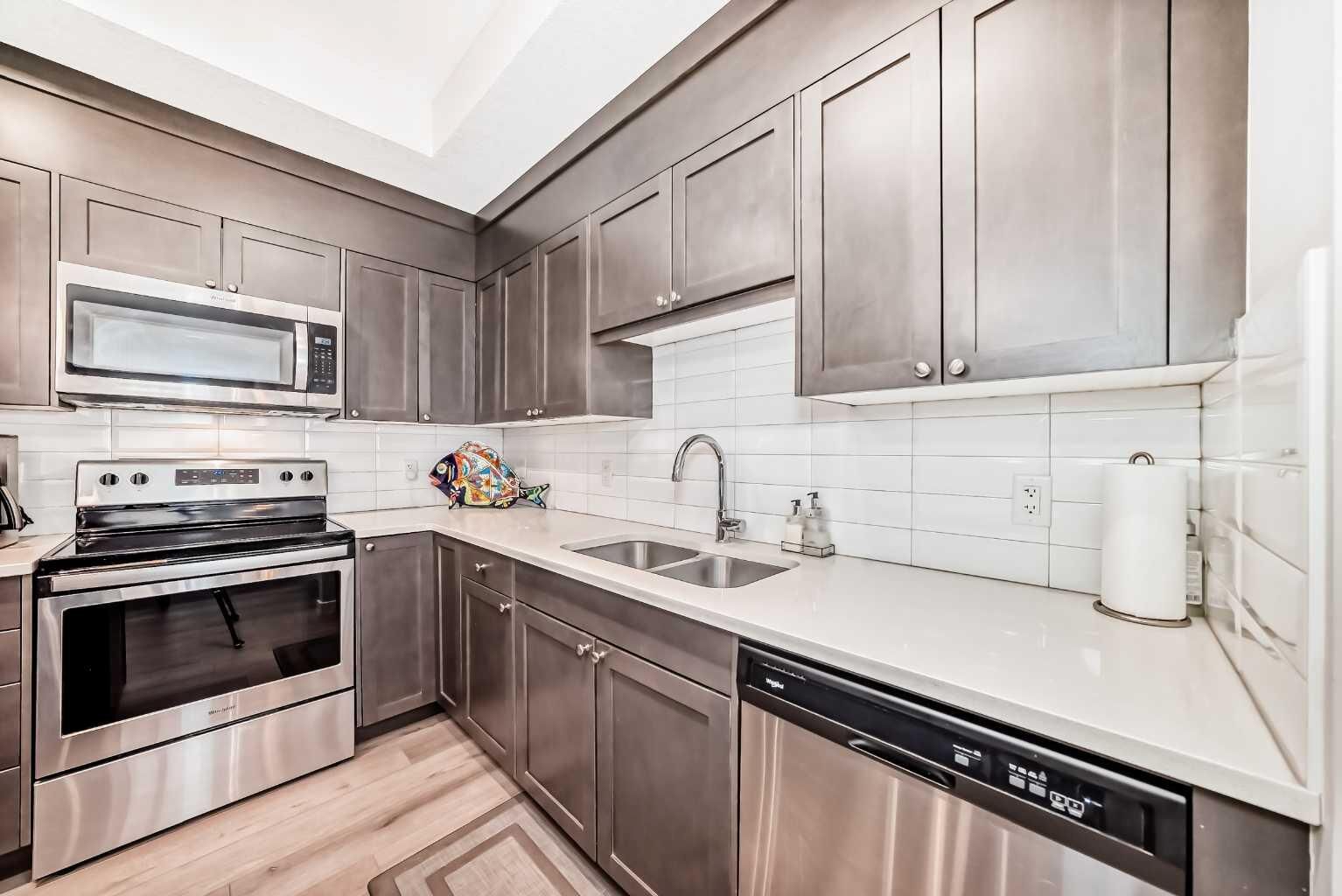 Property Photo:  30 Shawnee Common SW 402  AB T2Y 0R1 