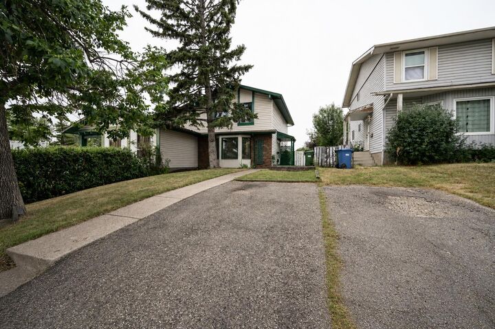 Property Photo: 2603 60 Street NE AB T1Y 2G6