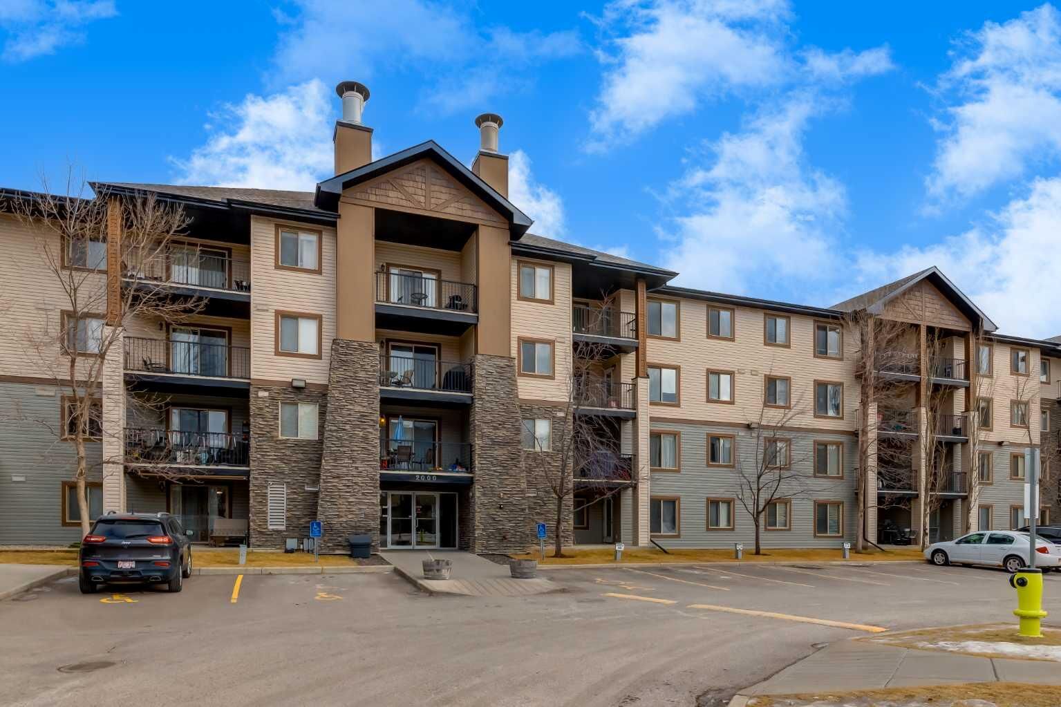 Property Photo:  8 Bridlecrest Drive SW 2128  AB T2Y 0H7 