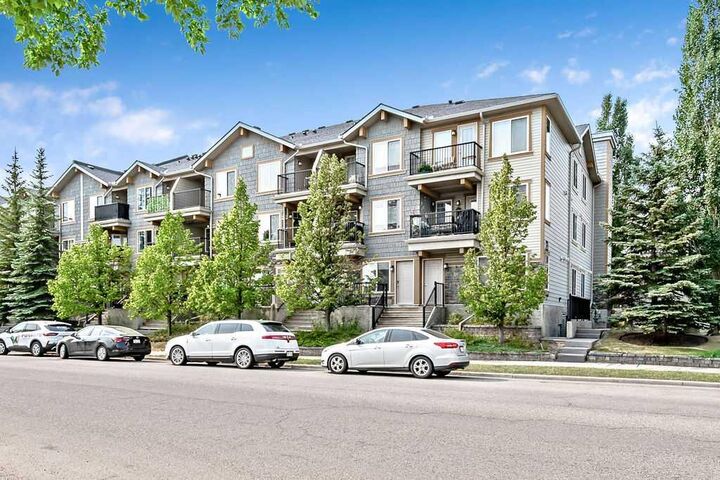 21 McKenzie Towne Gate SE 2 — photo 1