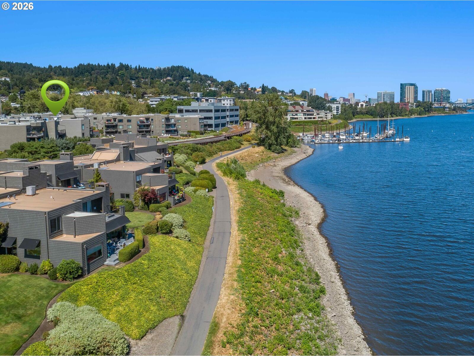 Property Photo: 5640 S Riverside Ln 2 OR 97239