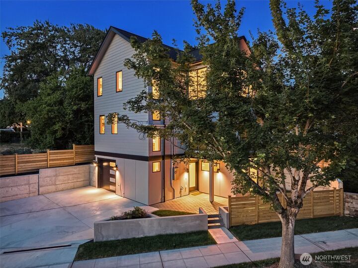 Property Photo: 2726 NE Blakeley Street WA 98105