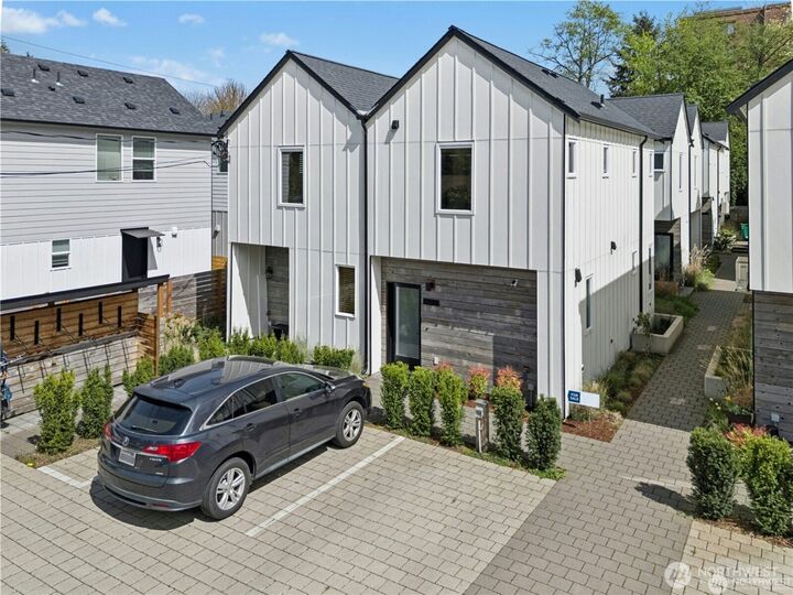 Property Photo:  10354  Wallingford Ave  N B  WA 98133 