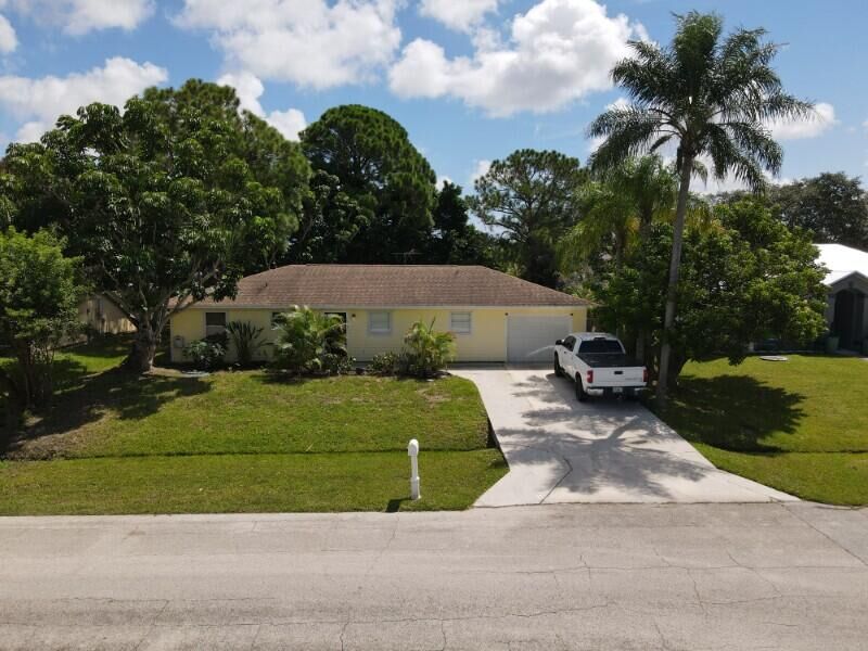 Property Photo:  1673 SW Gemini Lane  FL 34984 