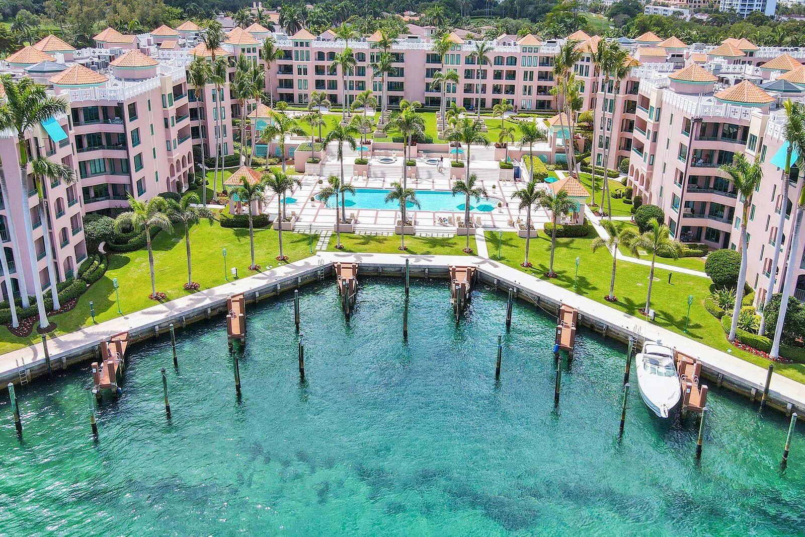 Property Photo: 100 SE 5th Avenue 504 FL 33432