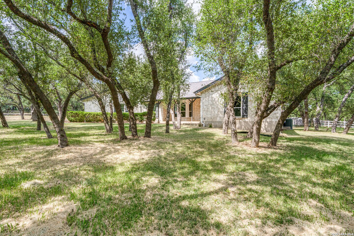 Property Photo: 111 E Oak Estates Dr TX 78260