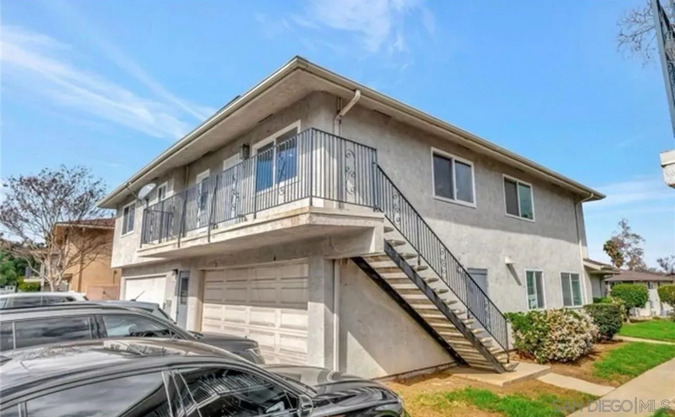 Property Photo: 12115 Wintergreen Dr 4 CA 92040