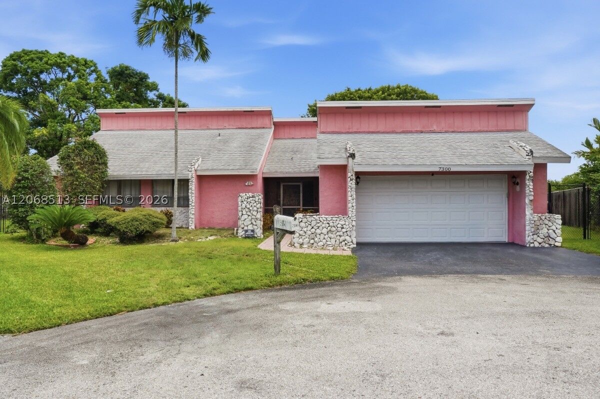 Property Photo: 7300 Corkwood Ter FL 33321